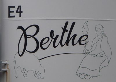 Berthe, en référence au menhir "fuseau de Berthe"
